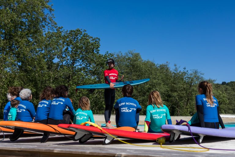 Best place to learn surfing with your family and friends